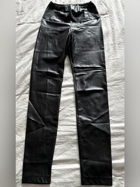 Aritzia Wilfred Free Daria
Vegan Leather Pants in Black S